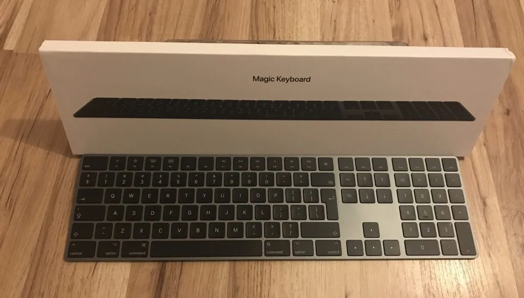 Apple Magic Keyboard merită banii